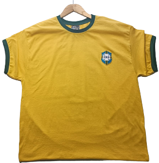 Légendaire maillot de PELÉ,  Provenance FIELD OF DREAMS USA, spécialiste des ventes et authentifications d'objets de célébrité(e)s ,  véritable maillot ''copa mundo'' coupe du monde, et non une reproduction signé après carrière
